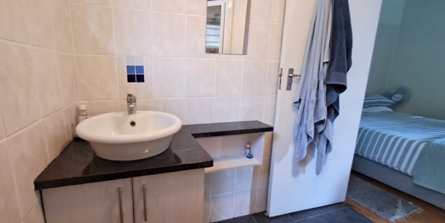 4 Bedroom Property for Sale in Perlemoenbaai Western Cape